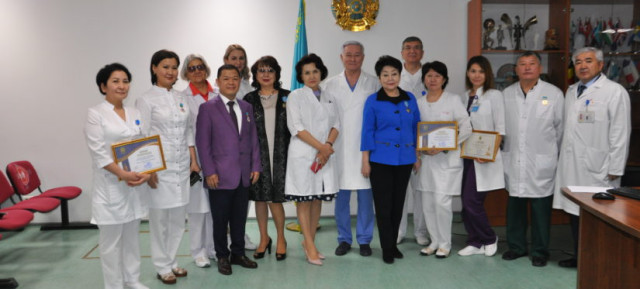 Ко Дню Независимости Республики Казахстан ряд сотрудников ННМЦ были награждены орденами, медалями и благодарственными письмами