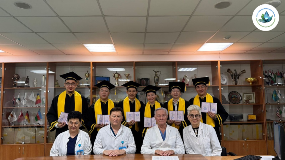 ВРУЧЕНИЕ СВИДЕТЕЛЬСТВ ОБ ОКОНЧАНИИ РЕЗИДЕНТУРЫ ВЫПУСКНИКАМ 2025 ГОДА В ННМЦ